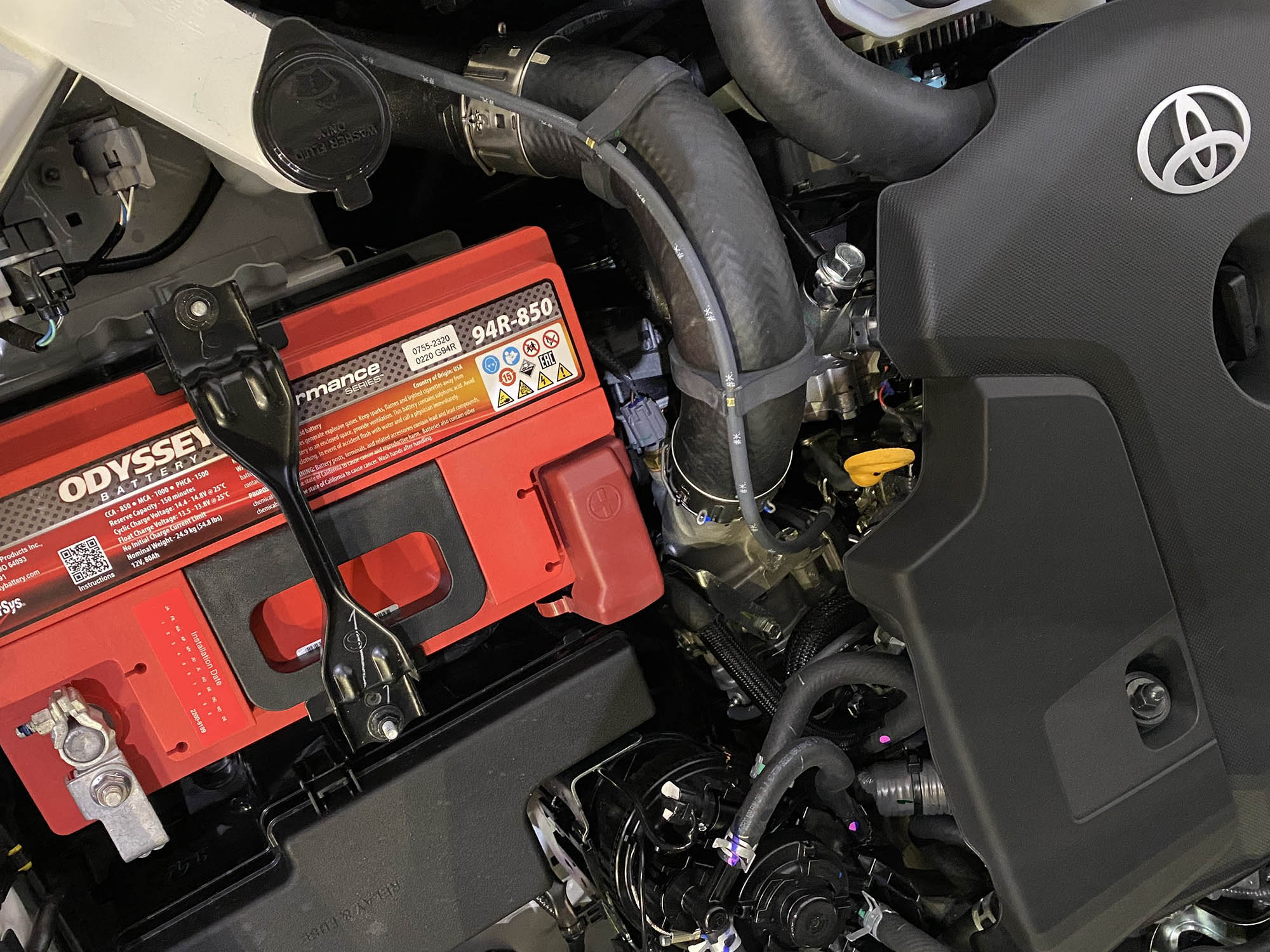 Замена штатного АКБ для Toyota Hilux Black Onyx