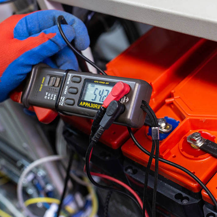 Тестируем и меняем аккумуляторы на базовых станциях сотовой связи