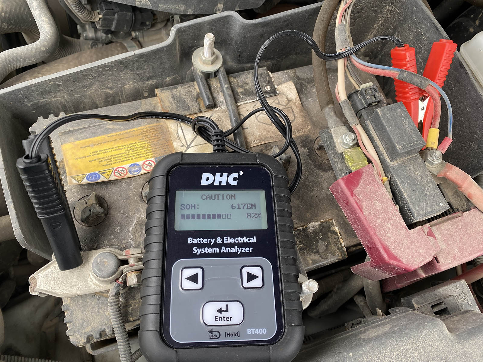 Тестер аккумуляторных батарей DHC BT400